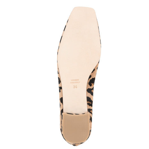 AnnMashburn-LeopardBuckleFlat-2021-Pumpz