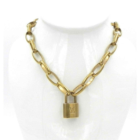 Jella-LuxLockNecklace-2022-Pumpz