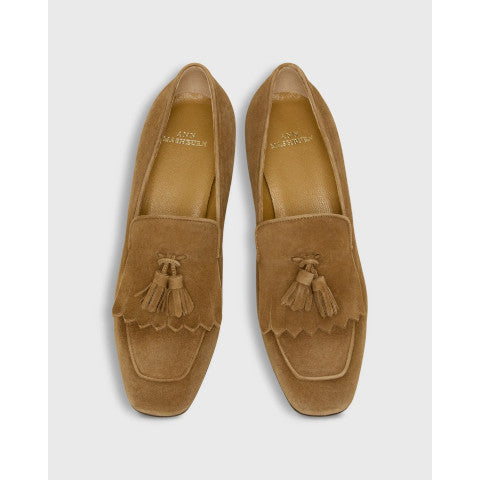 Ann Mashburn Kilt Heel in Camel Suede