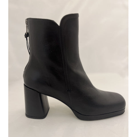 Mara Bini High Heel Back Zip Boot