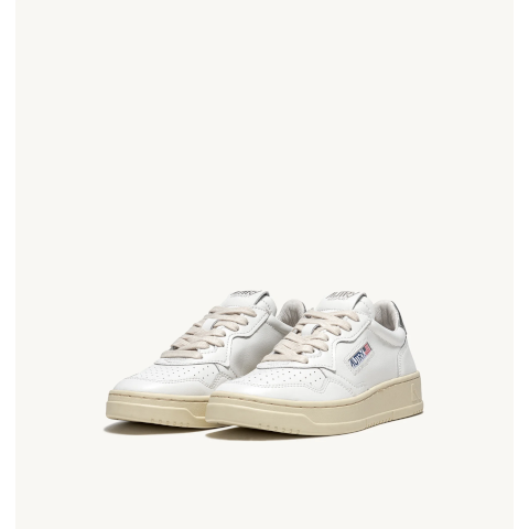 Autry Medalist Low Sneakers in Leather Silver and White