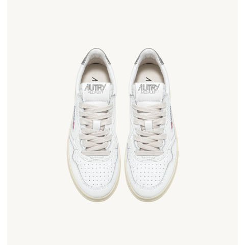 Autry Medalist Low Sneakers in Leather Silver and White